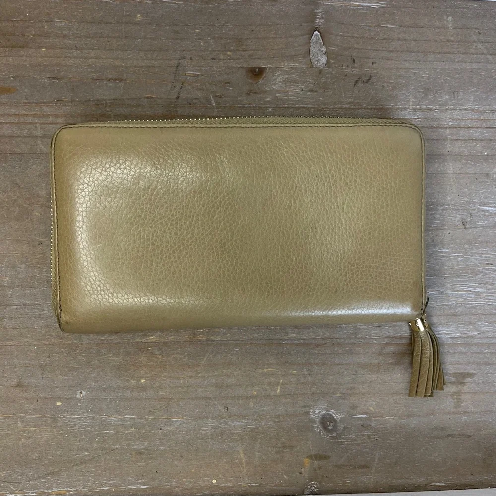 Gucci Soho Beige Leather Zip Around Wallet Tassel Logo Authentic 308364 Gifting - Picture 3 of 16